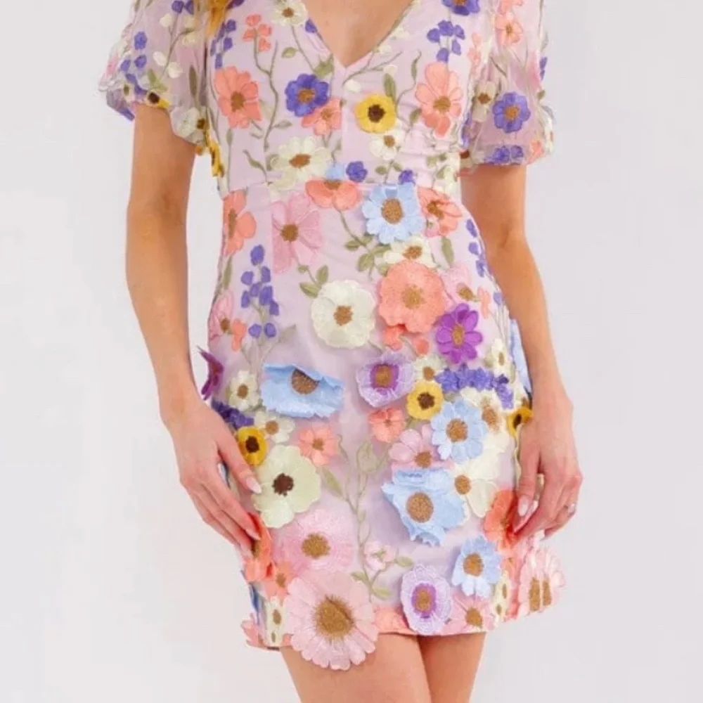 WOMEN'S 3D FLORAL BODYCON MINI DRESS WITH PUFF SLEEVES - Picture 3 of 13